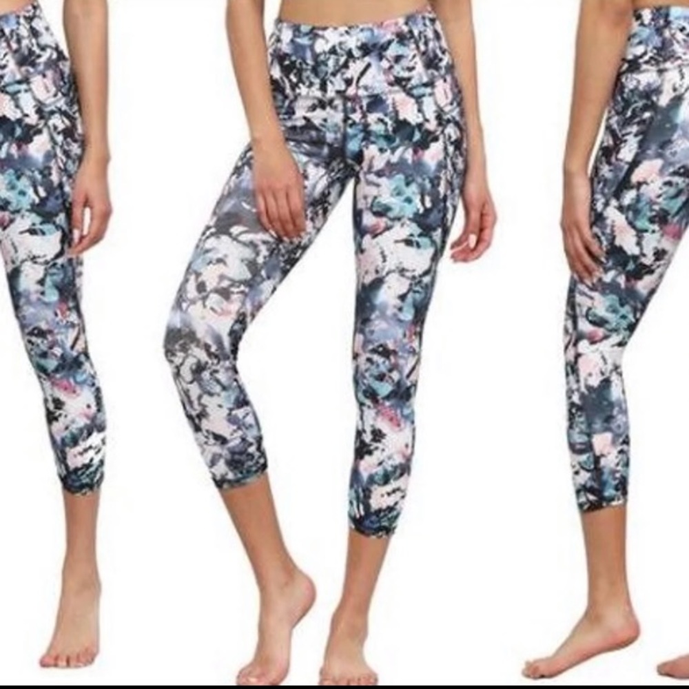 Woman’s small/medium active Capri leggings